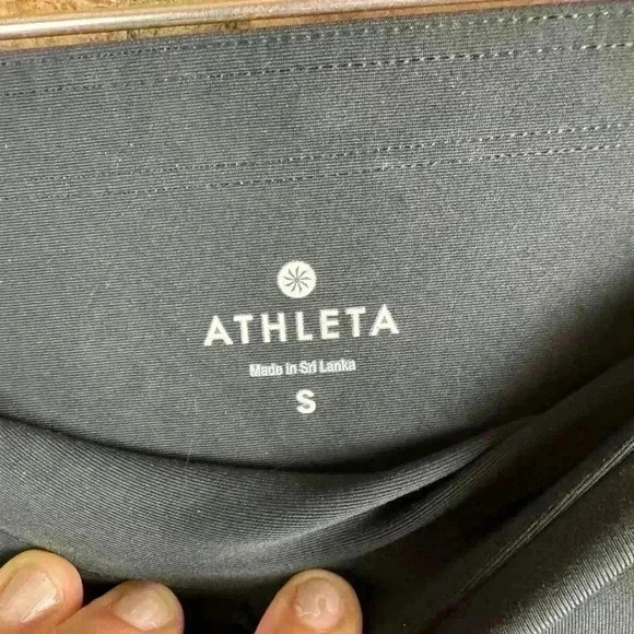 Athleta Relay Capri Women Size Small Black Workout Leggings Crop - Picture 3 of 3